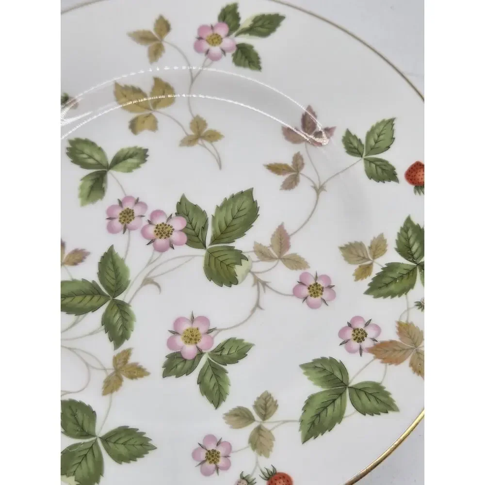 4 Wedgewood Wild Strawberry Bone China Dinner Plates R 4406 6 in / 15 cm